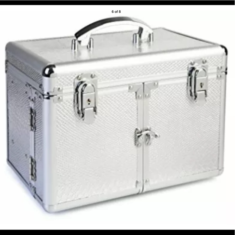 NWT Train Case - Picture 6 of 8